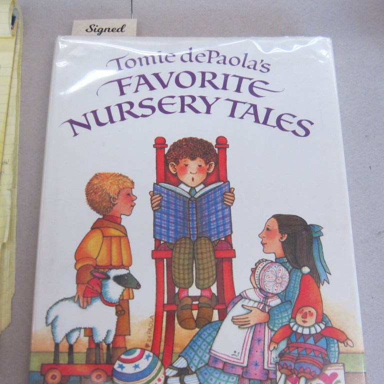 Item #66111 Tomie dePaola's Favorite Nursery Tales. Tomie dePaola.