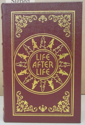 Item #76403 Life After Life. Kate Atkinson