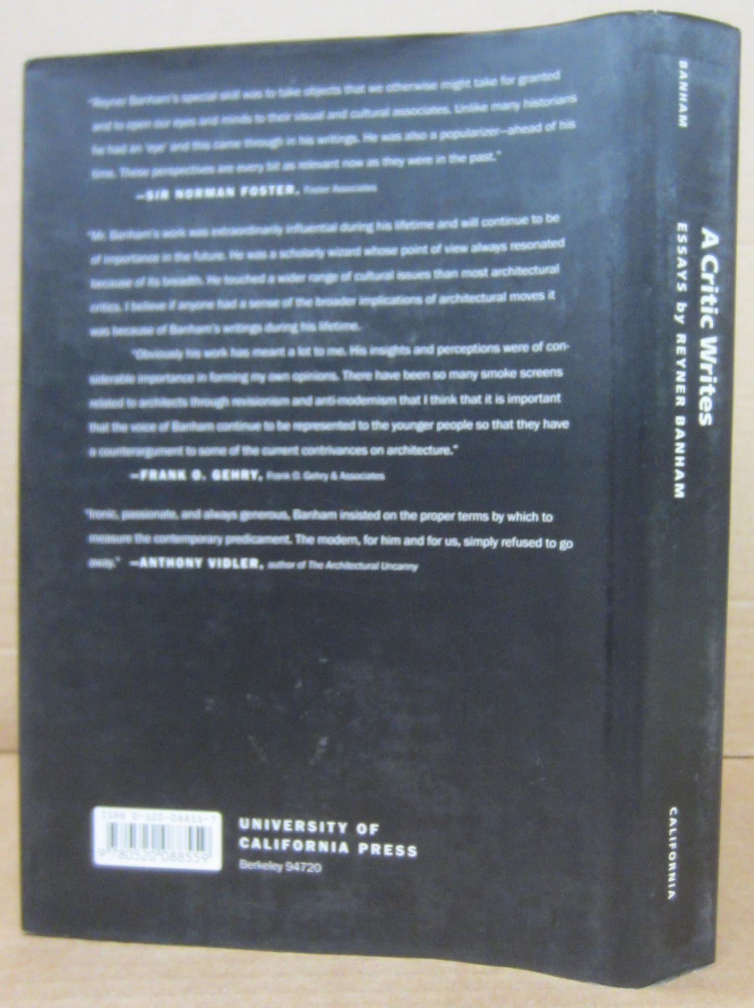 A Critic Writes: Selected Essays by Reyner Banham | Reyner Banham 