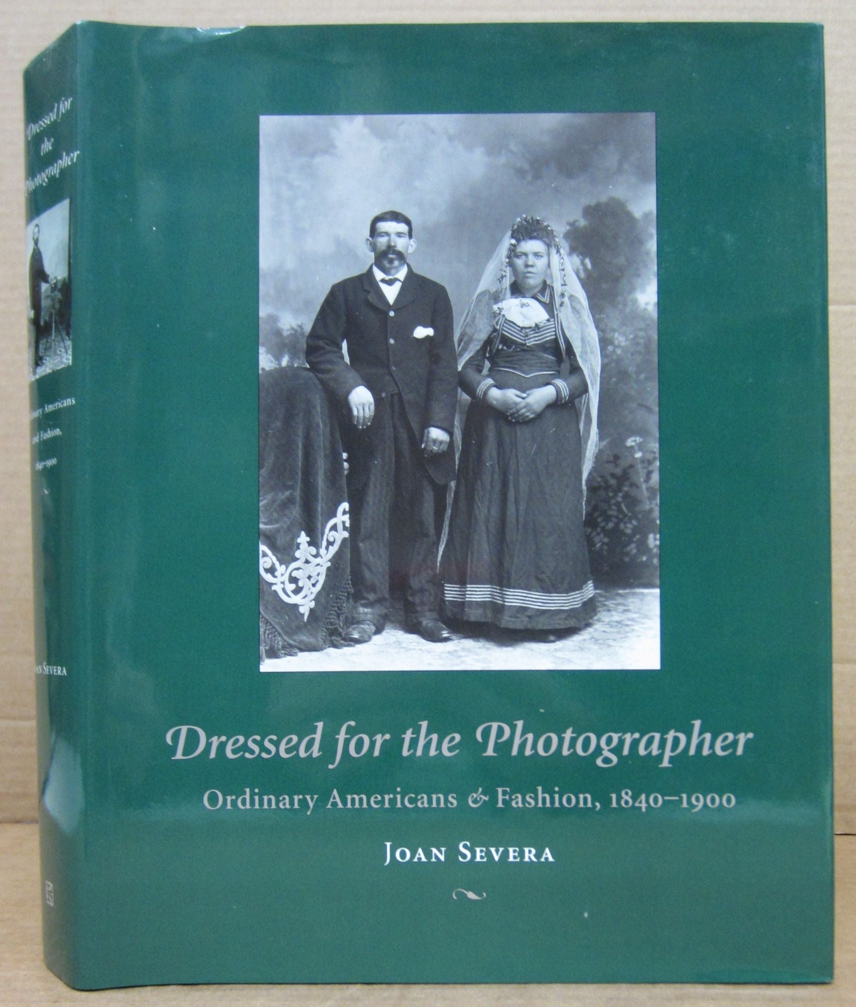 Dressed for the Photographer : Ordinary Americans and Fashion